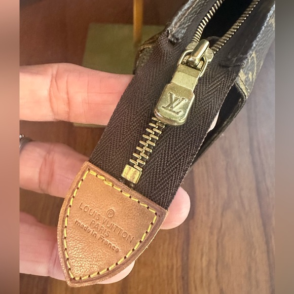 TEMP OFF MARKET Louis Vuitton🤎💃 Monogram Canvas Cosmetic Clutch Insert & Strap - Picture 6 of 9